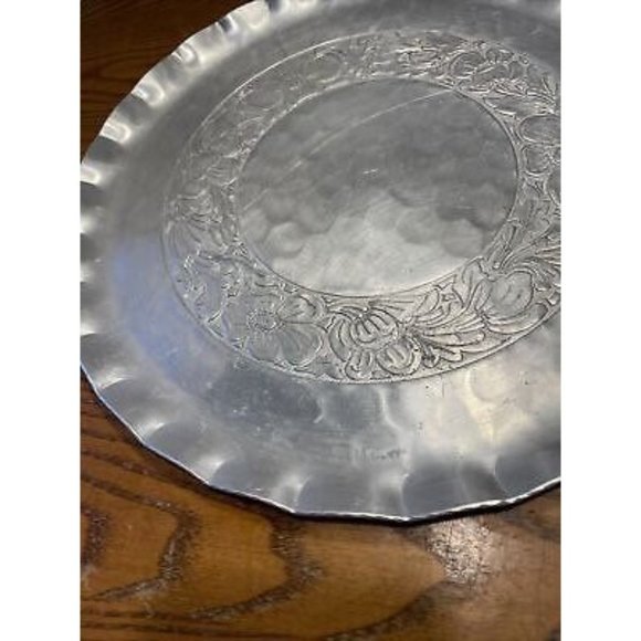 Forged aluminum  Intaglio Design EMPC Vintage  Round Circle serving tray - Picture 6 of 7